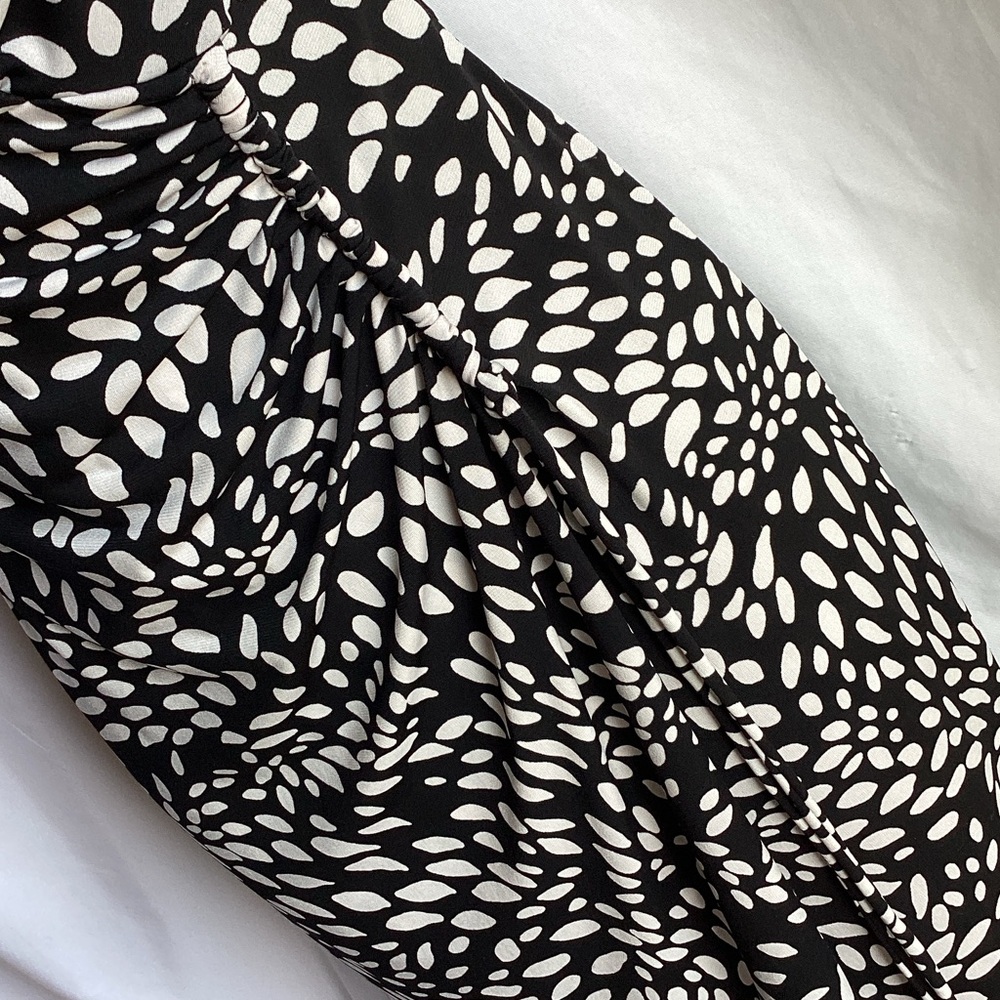 Maggy London Black and White Leaf Print Midi Dress - Picture 3 of 10